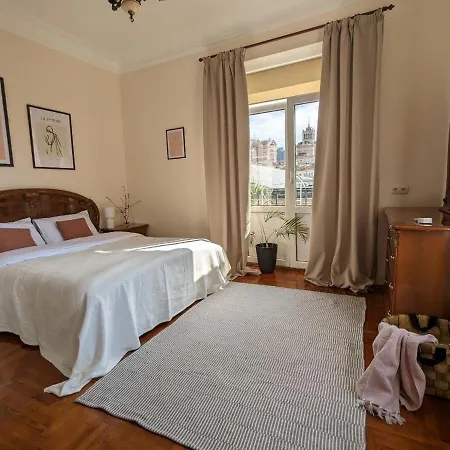 видова біля метро хрещатик Apartment *